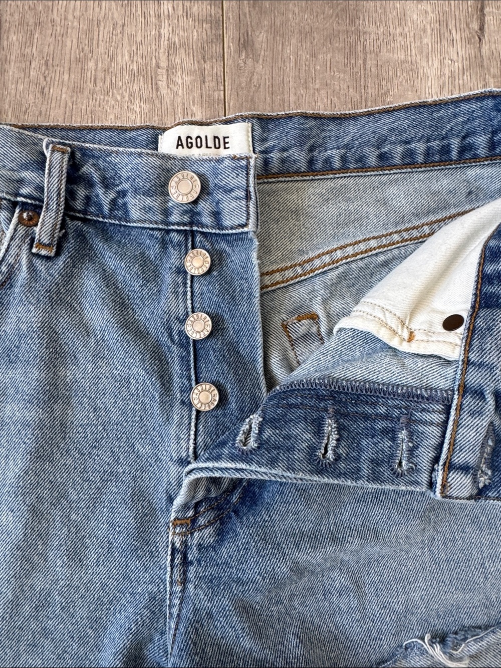 AGOLDE Parker Vintage Cutoff Organic Cotton Denim Shorts Size 26 Button Fly - Picture 3 of 7